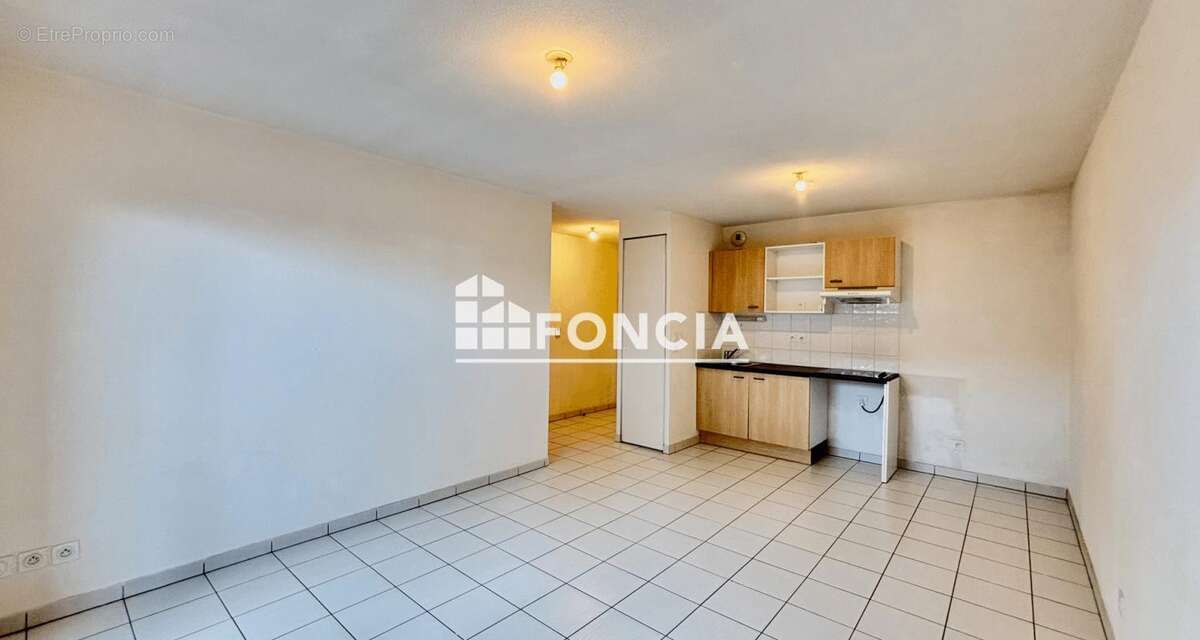 Bourg, appartement type 3 stationnements - photo 3