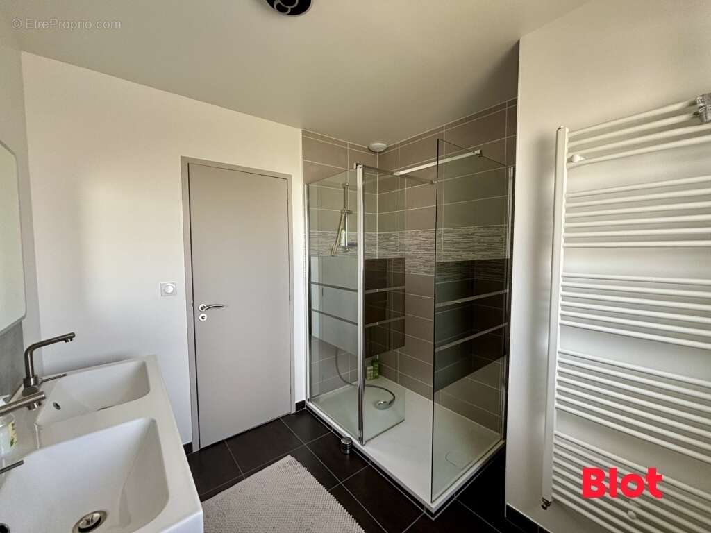 Maison 93 m² à Noyal-Chatillon-Sur-Seiche  - photo 7