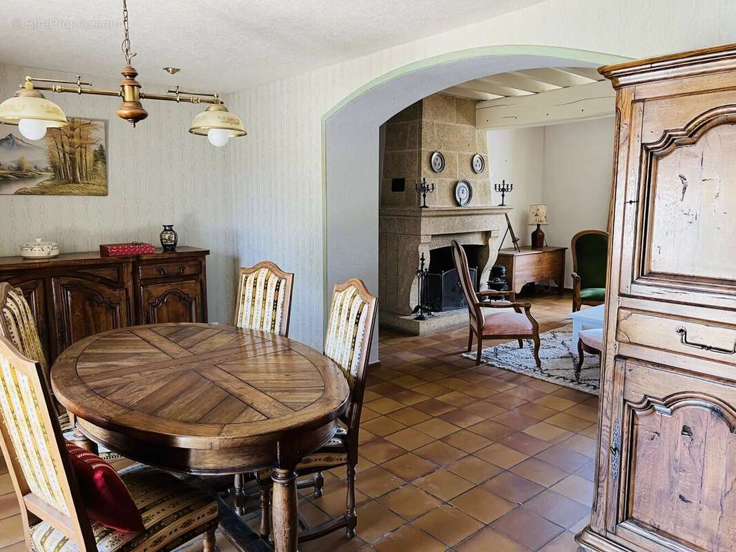 Maison à MONCE-EN-BELIN