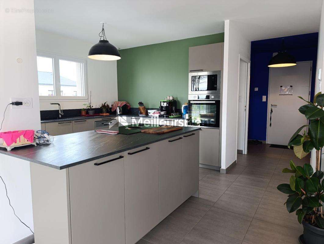 Maison récente de plain pied  - 868m² de jardin paysager - Garage - Carport - photo 2