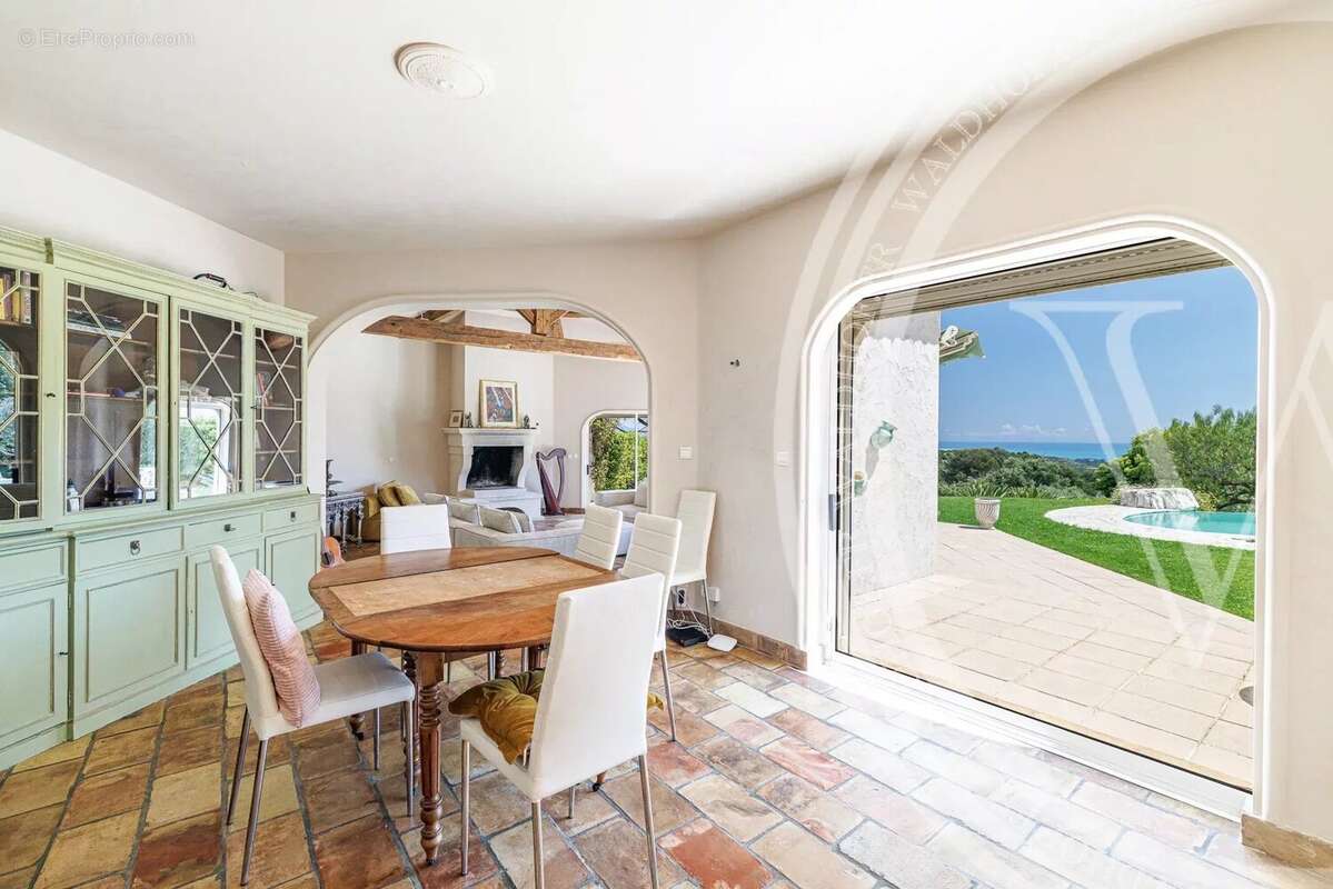 Maison à ROQUEFORT-LES-PINS