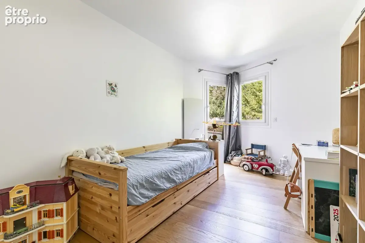 Appartement - 98 m2 - 4 pièces - 3 chambres - Balcon - photo 8