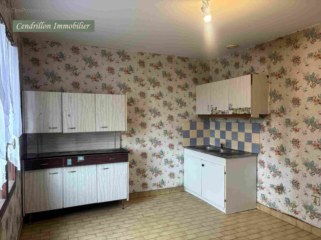 Pavillon plain-pied 3ch, à rénover mais habitable de suite, au calme, proximité tous services. - photo 8