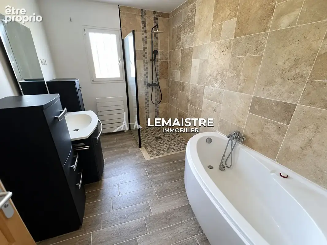 PROCHE GODERVILLE - Maison familiale 157 m² - Plain-pied - 4 garages - Terrain 2 000 m² - photo 7