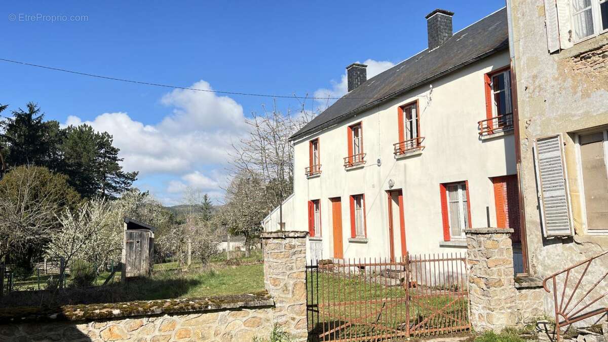 Maison à CUSSY-EN-MORVAN