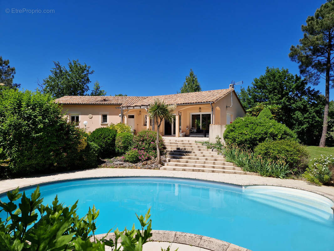 Maison à NOTRE-DAME-DE-SANILHAC