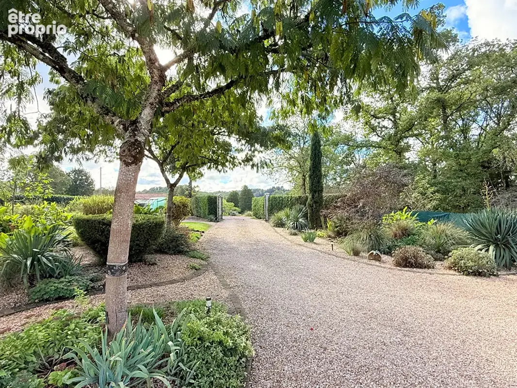 Une maison à partager, chacun chez soi : quatre chambres et deux espaces de vie avec accès et jardins privatifs - photo 3