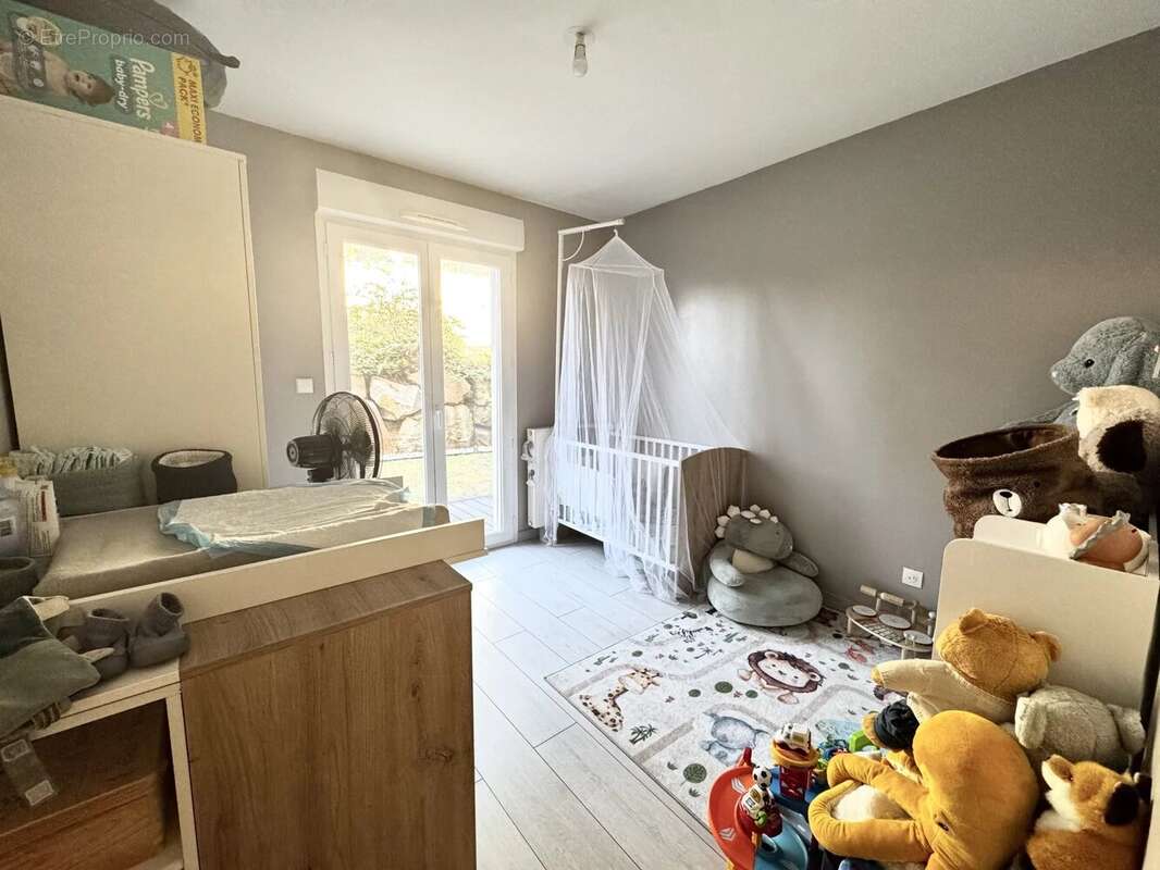 Appartement à SAINT-JEAN-BONNEFONDS