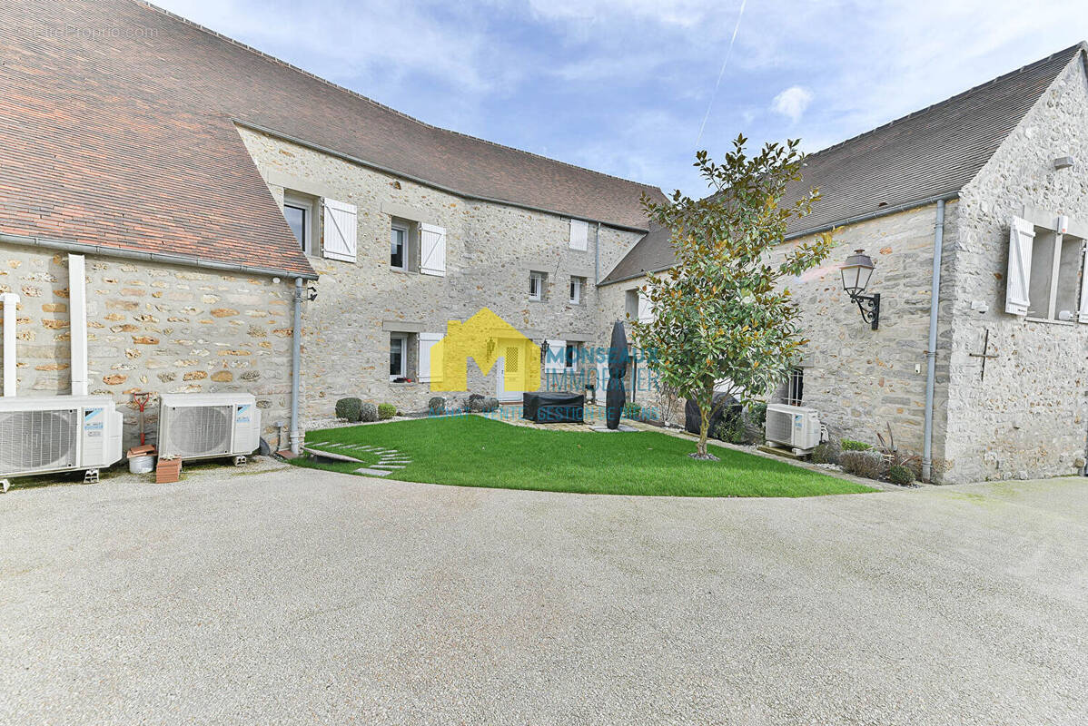 Maison à LINAS