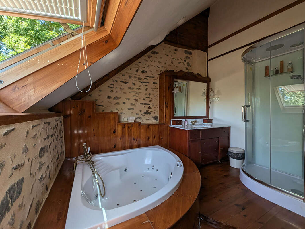 Longère en pierre à vendre au Mont-Dol  5 chambres  Dépendances  Terrain arboré de 7 000 m² - photo 10