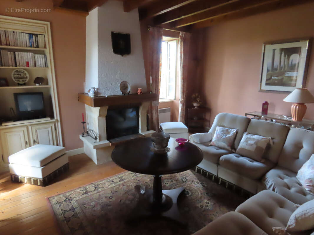 Maison à BELLENAVES