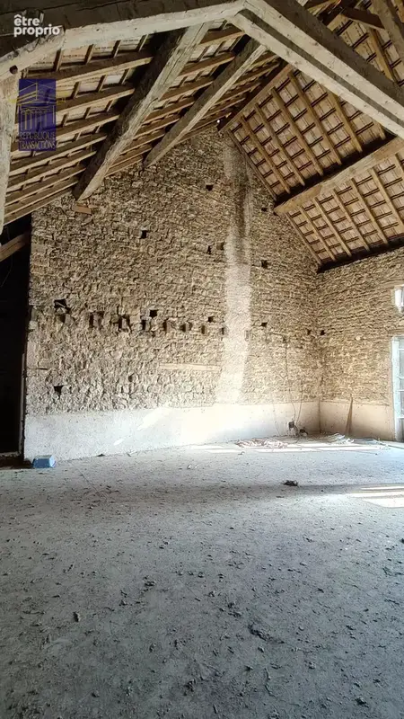 Authentique demeure en pierre avec dépendances et fort potentiel - photo 3