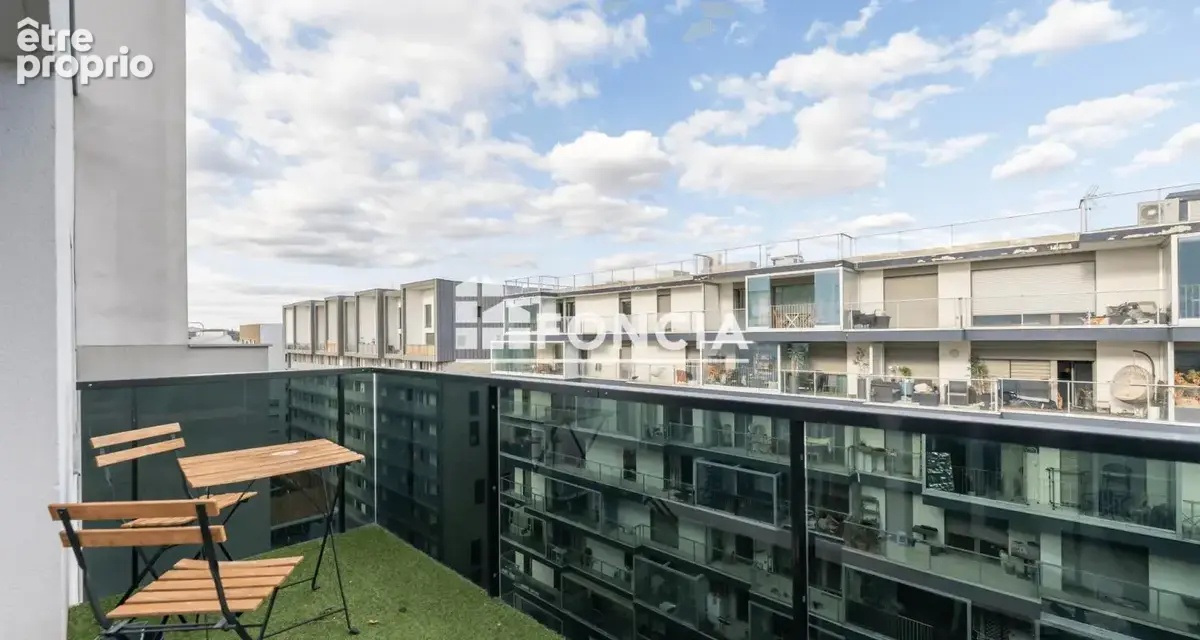 Appartement en étage élevé au pied du métro ! - photo 7