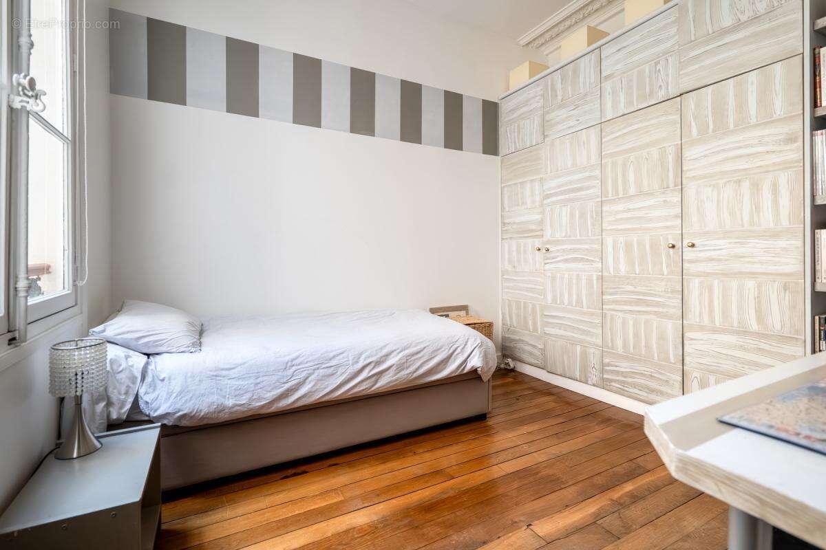 Appartement à PARIS-1E