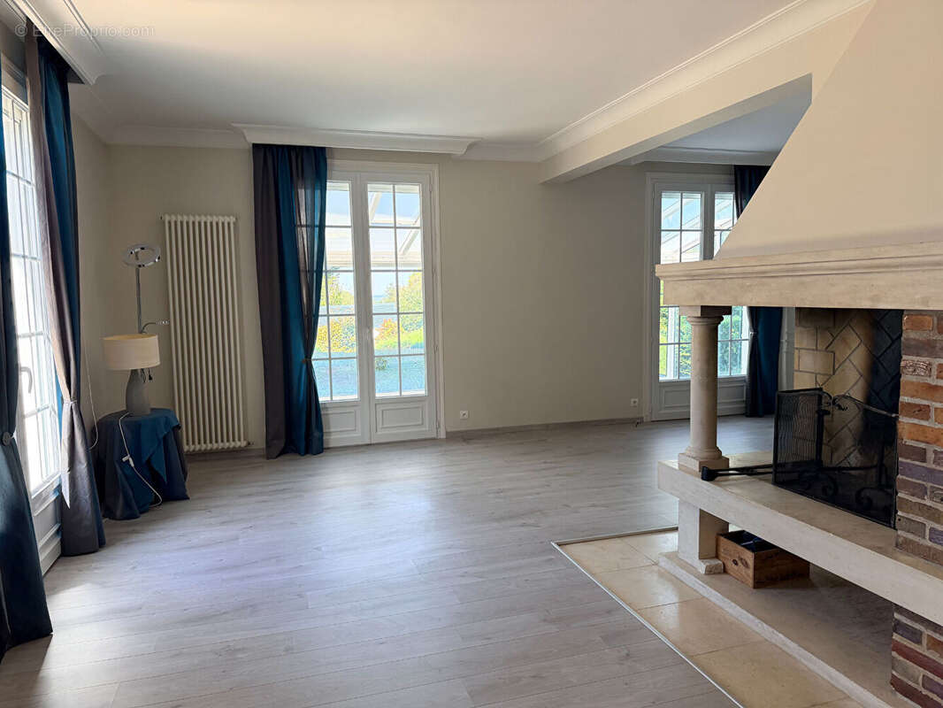 Grande maison à Varennes Vauzelles de 332 m2 hab avec train de 1756 m² et piscine - photo 2