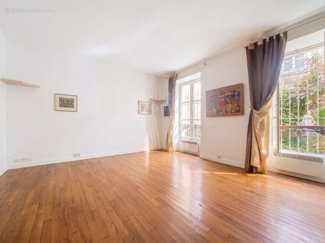 Appartement à PARIS-7E
