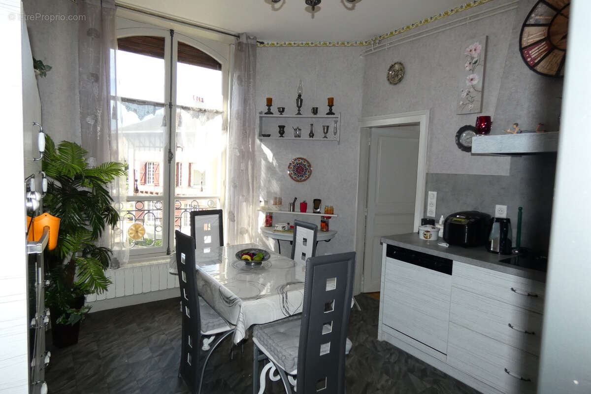 Appartement à NERIS-LES-BAINS