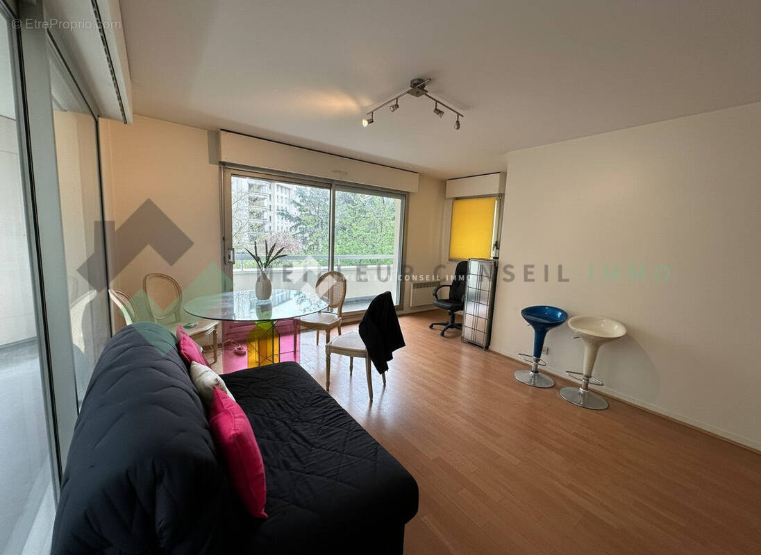 Appartement à CHARENTON-LE-PONT