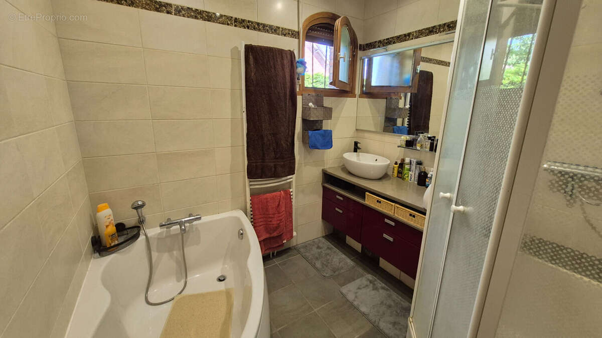 Maison à QUIEVRECHAIN