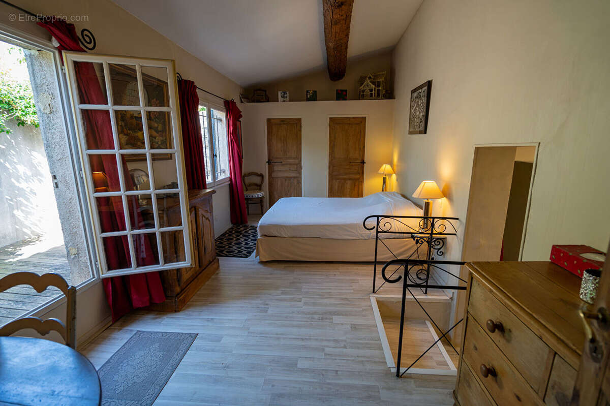 Mas contemporain en pierre 5 pièce(s) 254 m2 - photo 12
