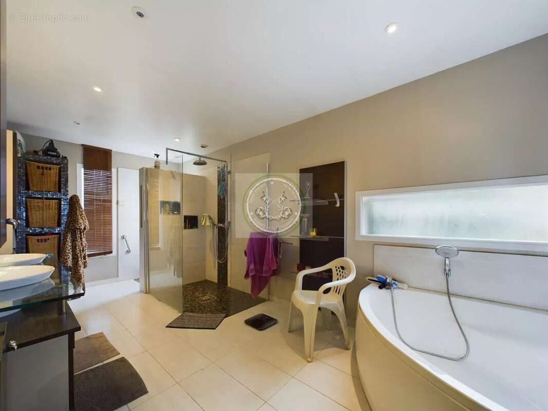 Maison à ROQUEBRUNE-SUR-ARGENS