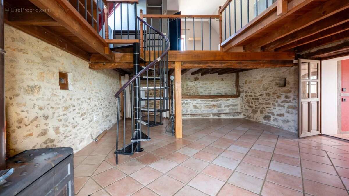 Maison à GOURDON