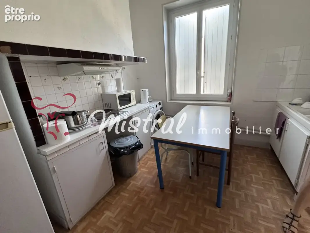 Aigues mortes appartement avec terrasse et local commercial - photo 6