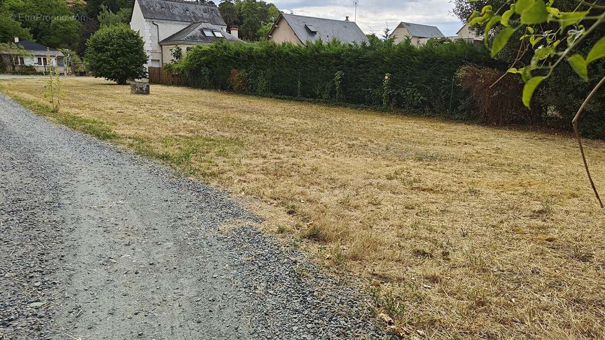Terrain à VERNOU-SUR-BRENNE
