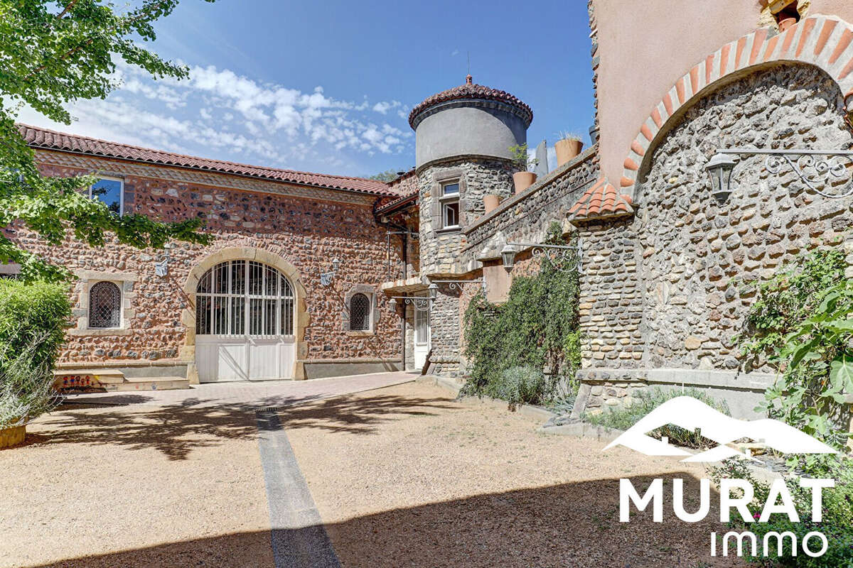 Maison 440 m² à Plauzat  - photo 3
