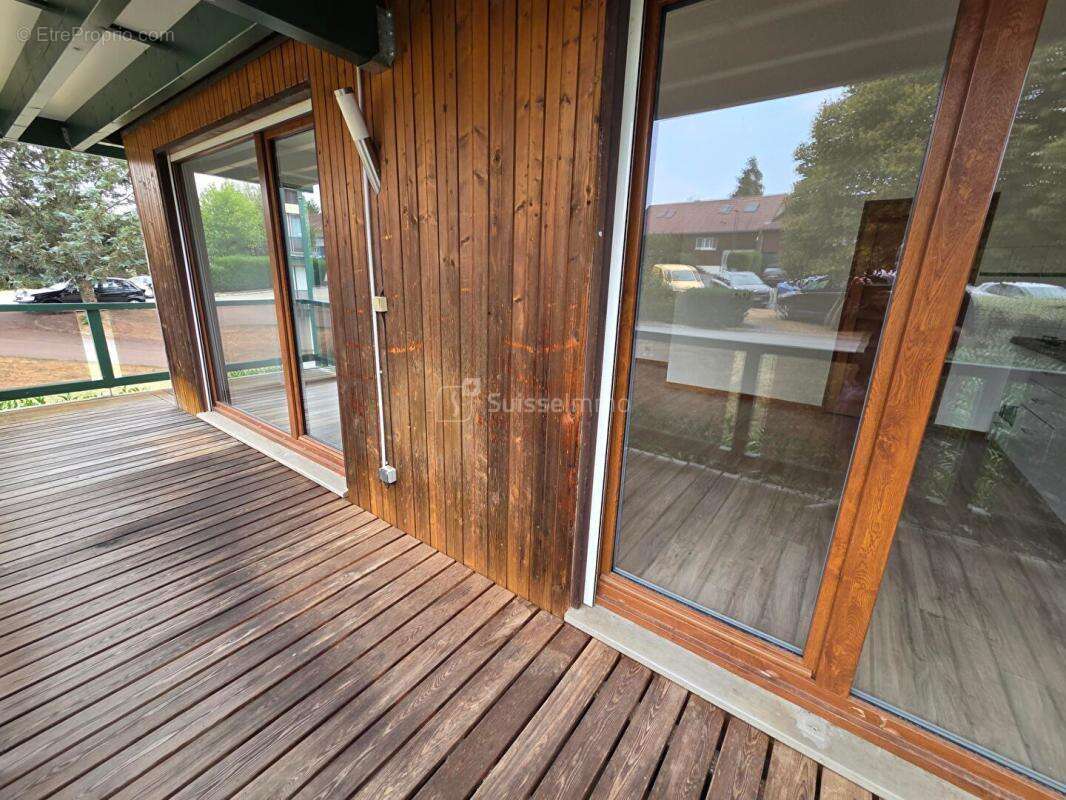 Appartement t4 plain-pied 83.4 m²  199000 euros - photo 2