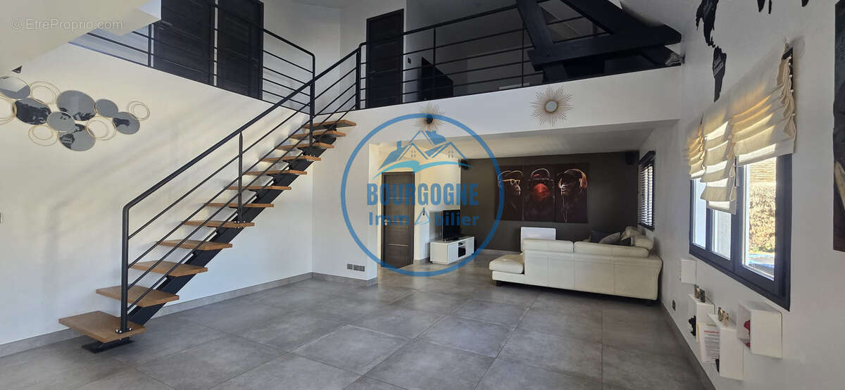 Maison familiale 200 m2 7 pièces / Aux portes de Chalon sur Saône - photo 2