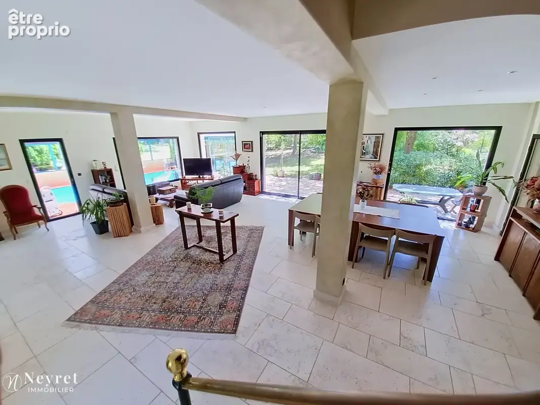 Rare : Maison d'architecte d'exception de 308 m2 sur son terrain paysagé de 2546 m2 - photo 4