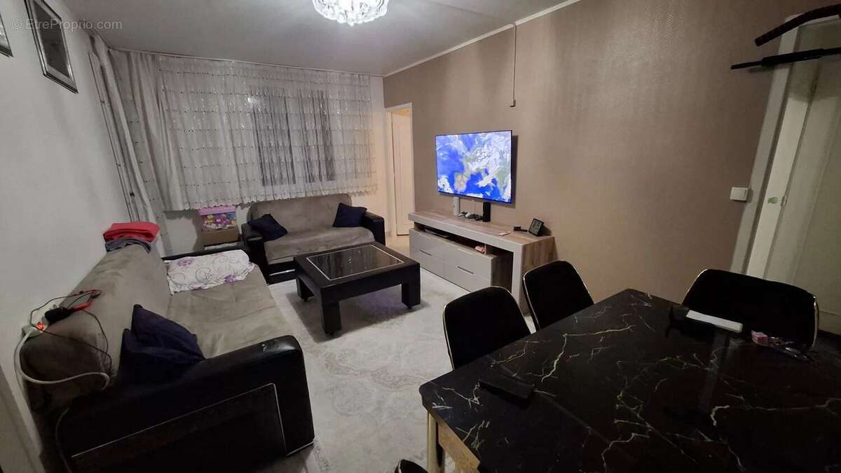 Appartement à SAINT-JEAN-DE-LA-RUELLE