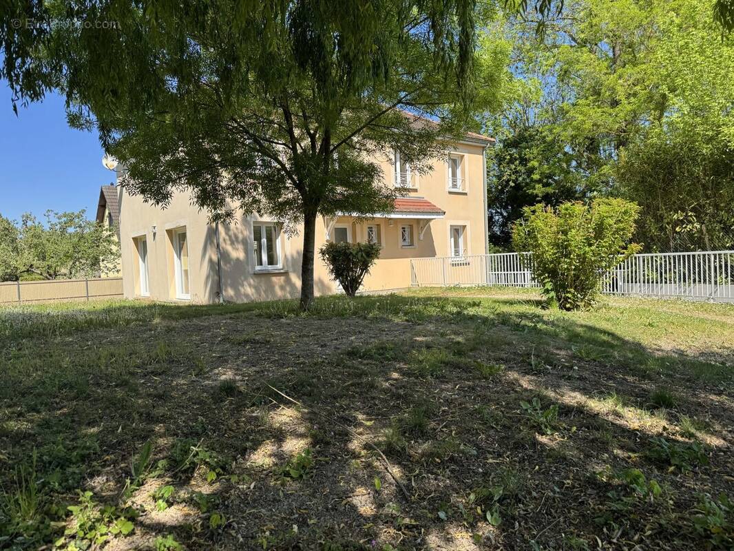 Maison à SAINT-JULIEN-LES-VILLAS