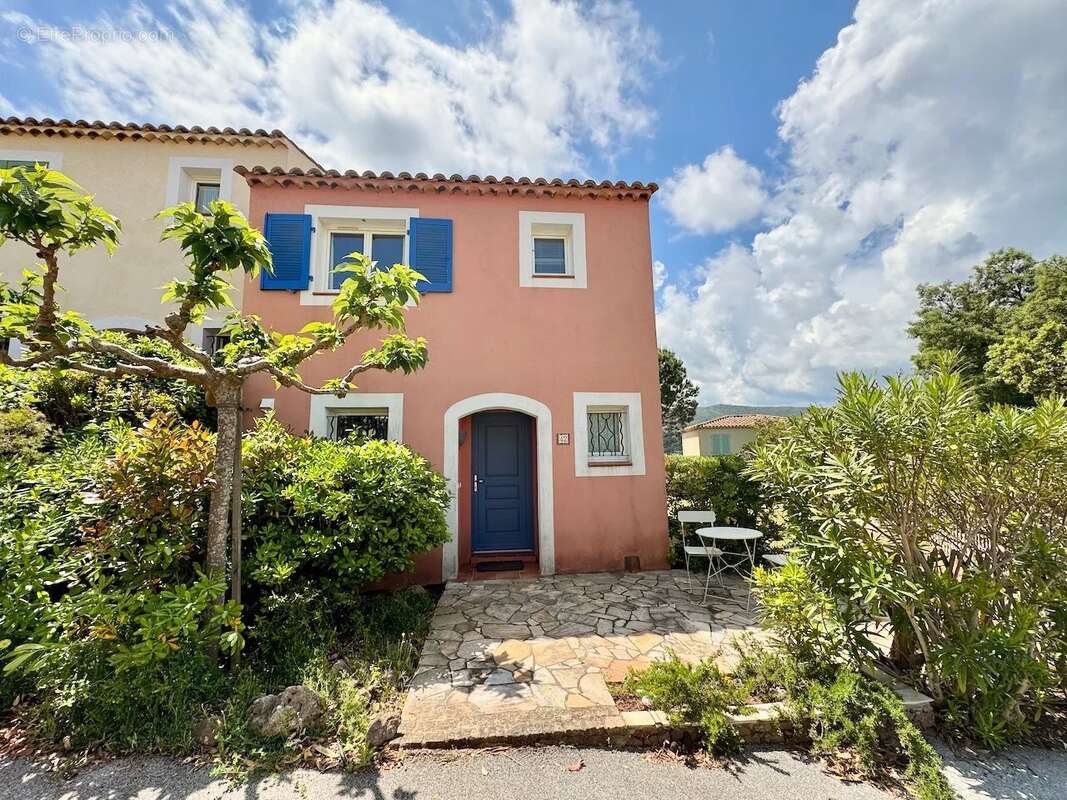 Maison à ROQUEBRUNE-SUR-ARGENS