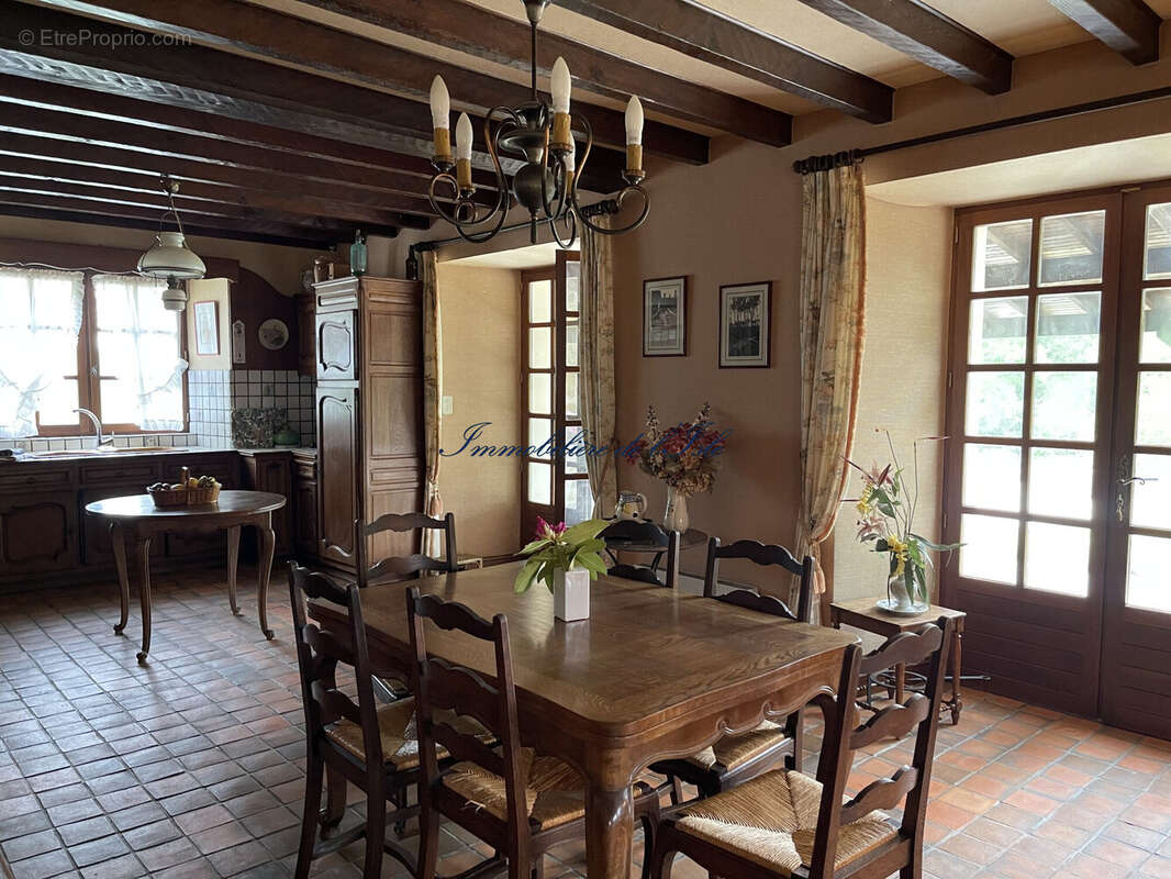 Maison à CHAMPNIERS-ET-REILHAC