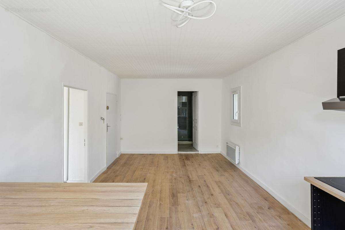 Appartement à LA FARE-LES-OLIVIERS