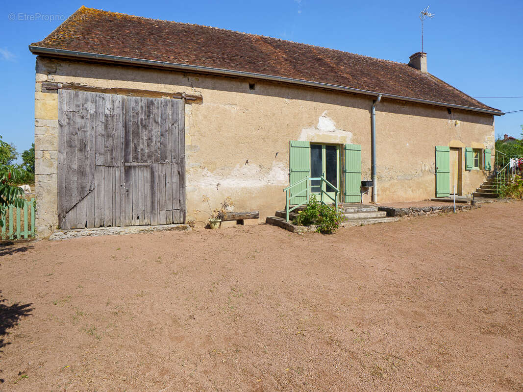 Maison 4pcs 2 chambres avec dépendances - VENDENESSE-LES-CHAROLLES - photo 11