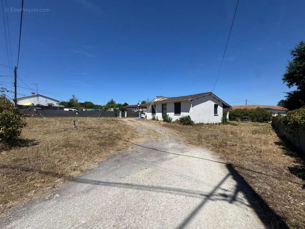 Maison familiale plain-pied: 3 chambres, terrain de 1 300 m², centre de Saint-Yzan-de-Soudiac - photo 18