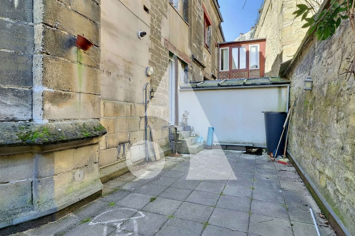 Hypercentre de Pontoise ? Appartement de charme avec exceptionnelle terrasse de 28 m² - photo 3