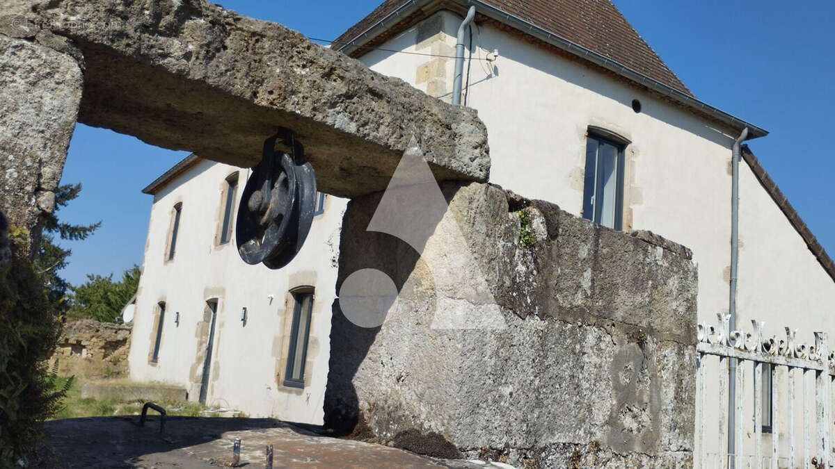 Maison à SAINT-ROMAIN-SOUS-GOURDON