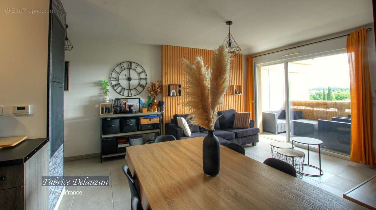 Grand T2 dans résidence récente à SAINT MARTIN DE CRAU (13) - photo 2