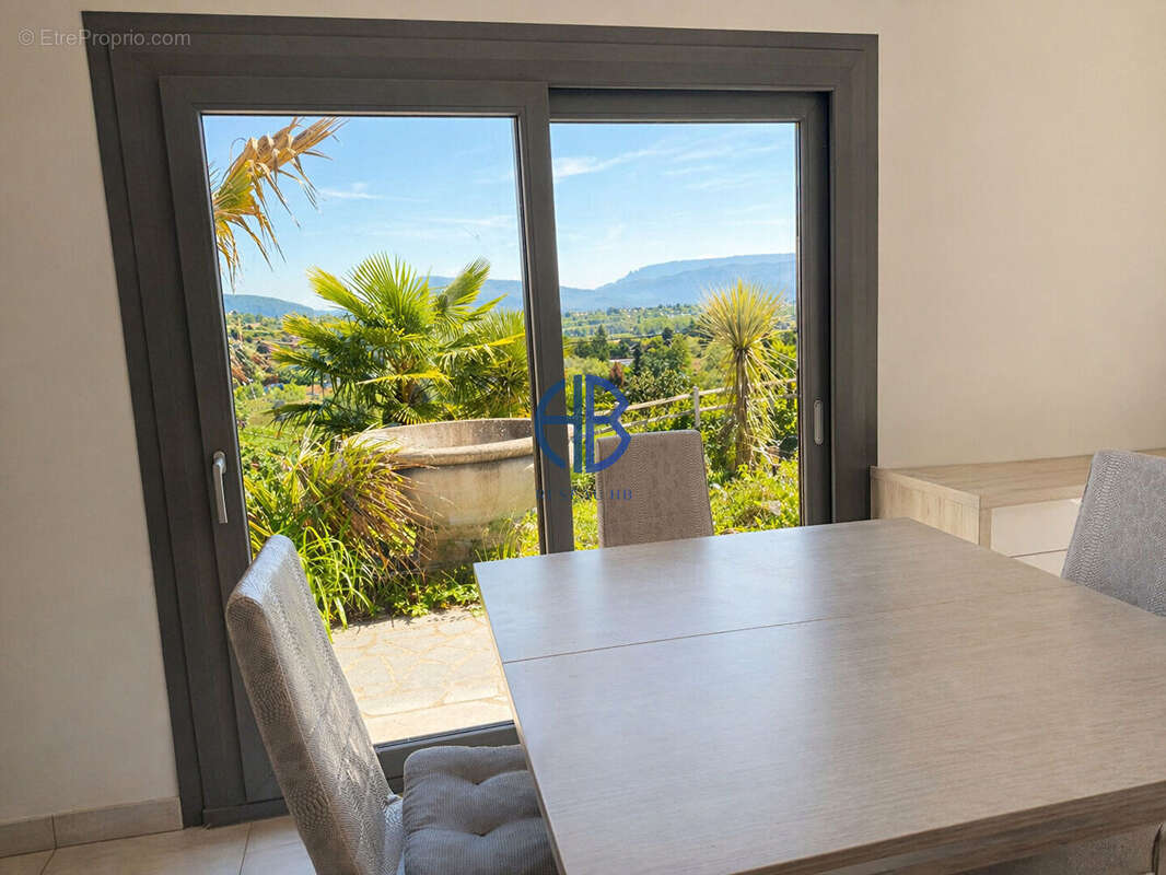 Maison à LES AVENIERES