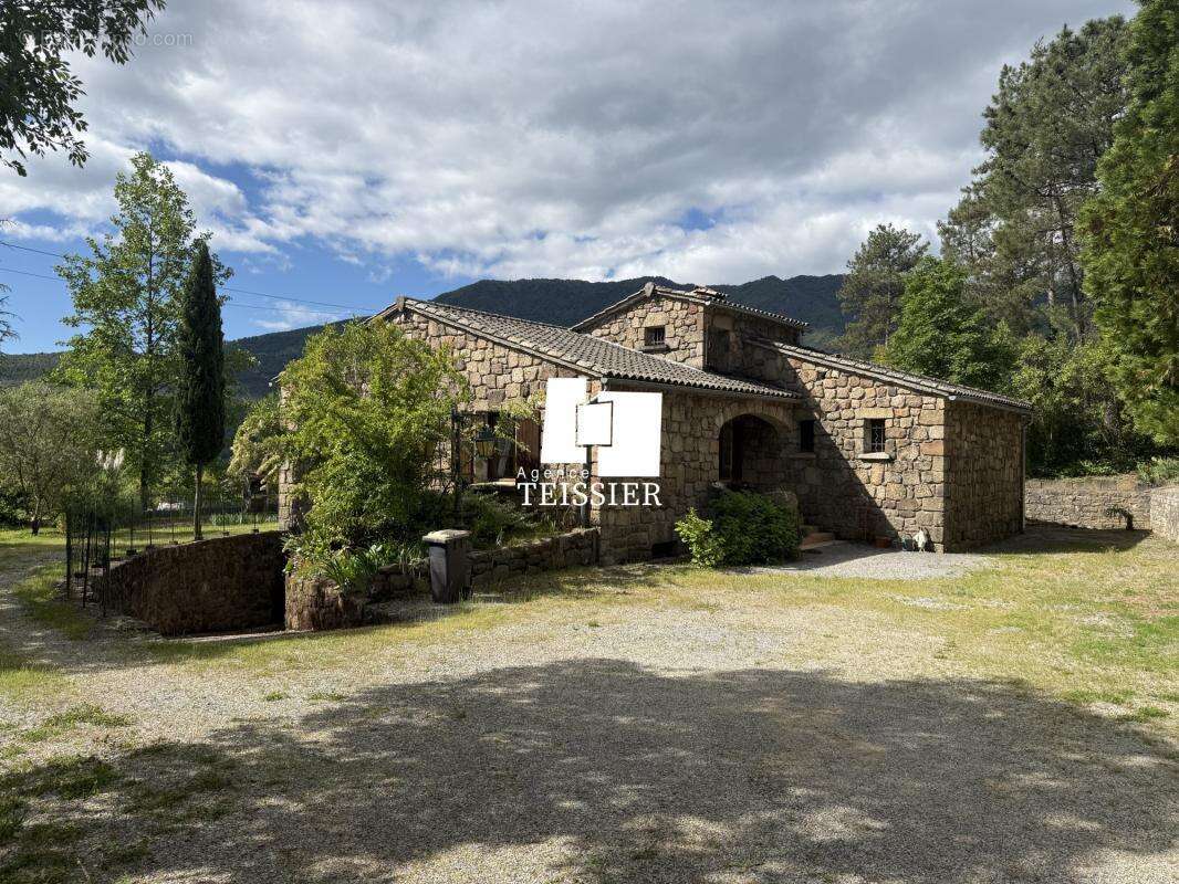Maison à LES SALELLES