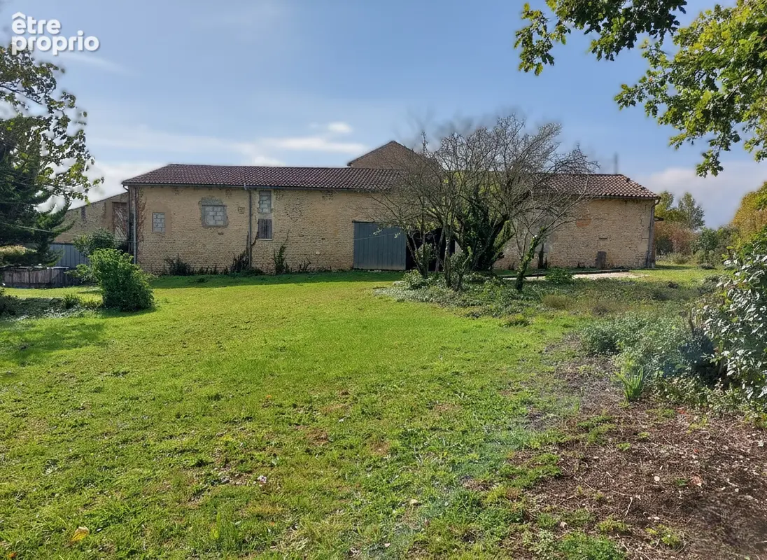 Elegante maison non-mitoyenne avec gîte, vaste dépendances, 2 km du centre ville - photo 5