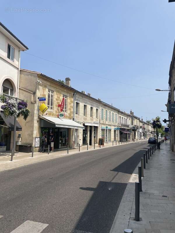 Commerce 110 m² à Saint-Medard-En-Jalles  - photo 4