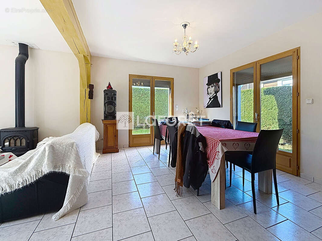 Maison à SAINT-ETIENNE-DU-ROUVRAY