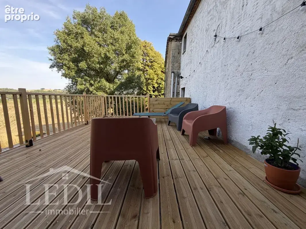Propriété de campagne avec dépendances et terrain - photo 8