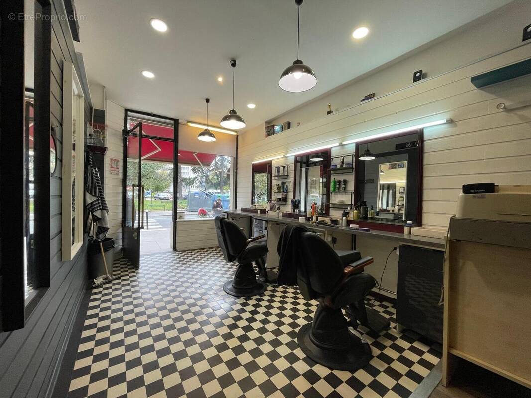 Photo 1 - Commerce à NANTES