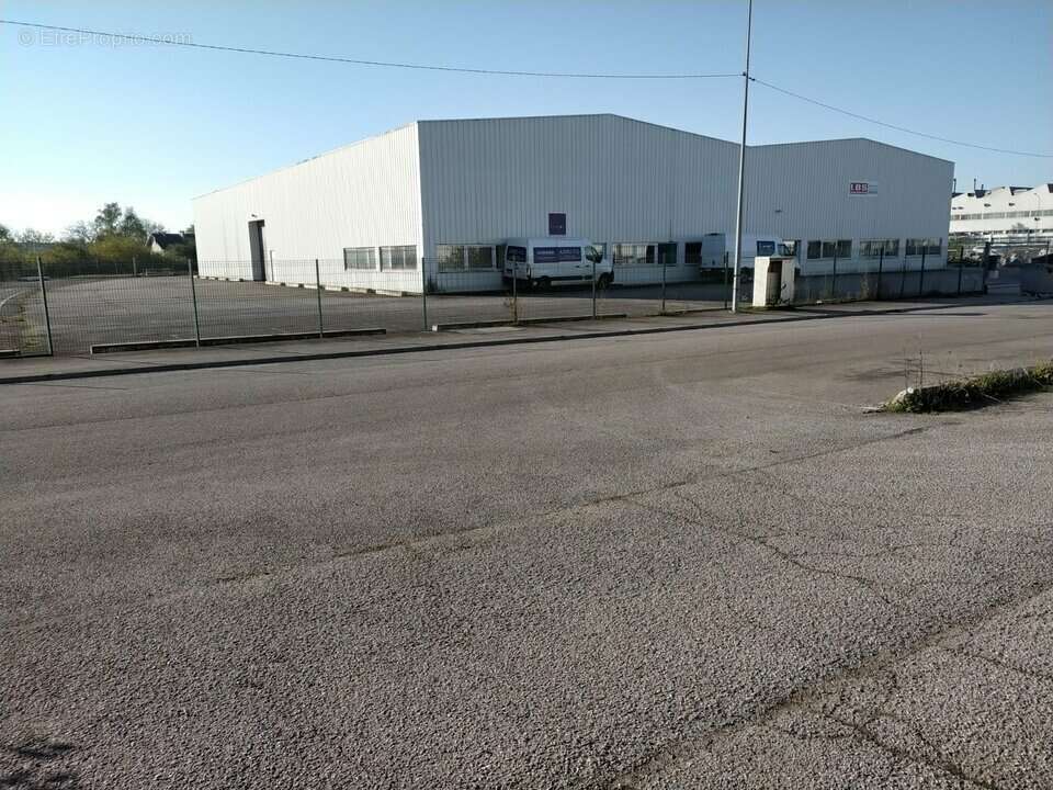 2000 m² à Golbey  - photo 3